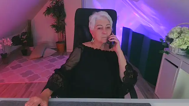 LovelyHelena Show in webcam