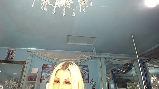Chat +18 de ADRIANNA_FOX ao vivo