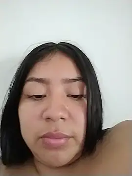 Amber_Herrera Adlı Modelin Canlı XXX Sohbeti