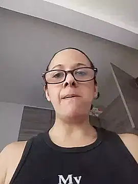 Chatroom XXX en direct de nicolle_milf1978