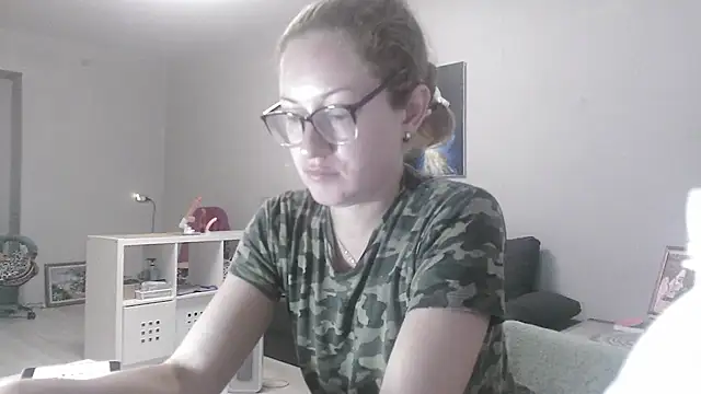 XXX chat uživo modela Alice_newhome