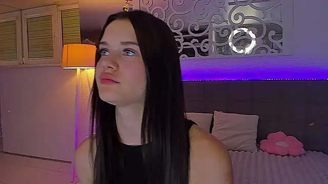 LuisaClover Adlı Modelin Canlı XXX Sohbeti