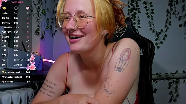 KrisTyBooBsin Chat XXX in diretta