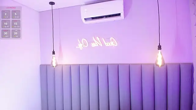 EmilyBlossom_: απευθείας συνομιλία ΧΧΧ