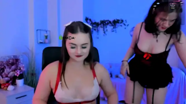 nikki_kiss_ Adlı Modelin Canlı XXX Sohbeti