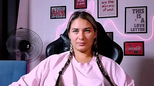 AlisaFrost Adlı Modelin Canlı XXX Sohbeti