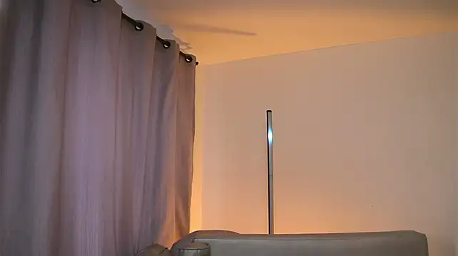 XXX chat uživo modela Velvet_Raze