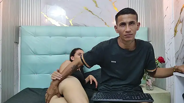 naughtycouple19 webcam show