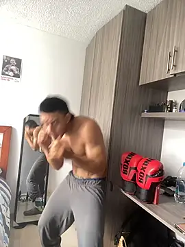 Chatroom XXX en direct de Taylor_DiamondBoy