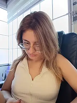 צ'אט XXX בשידור חי של Emily_fiori