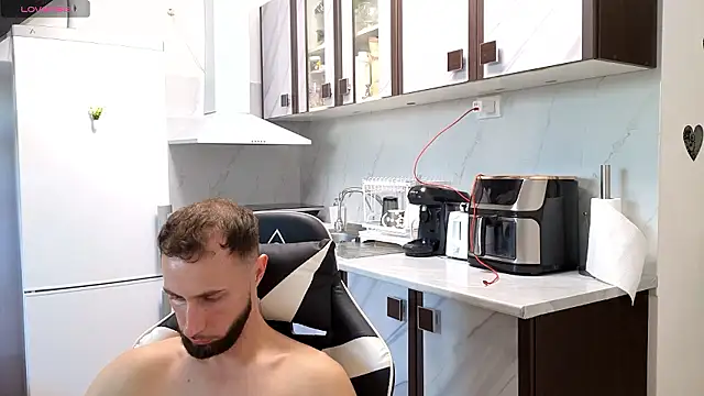 צ'אט XXX בש ידור חי של RyanStorm_