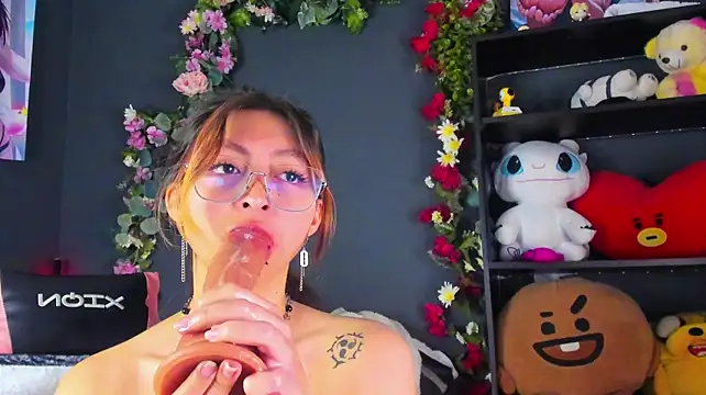 Kira_Exxe Adlı Modelin Canlı XXX Sohbeti