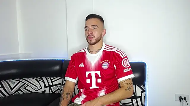Pokazy przed kamerką – tommycash_777