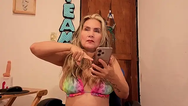 Chat +18 de amandabakerx ao vivo