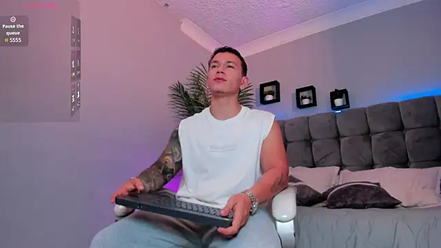 Thomas_moon's Live XXX Chat