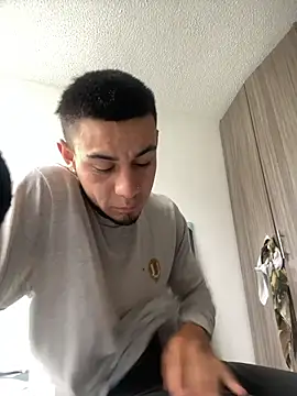 Taylor_DiamondBoy Adlı Modelin Canlı XXX Sohbeti