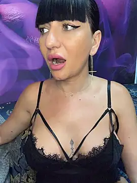 MysticCleo Adlı Modelin Canlı XXX Sohbeti