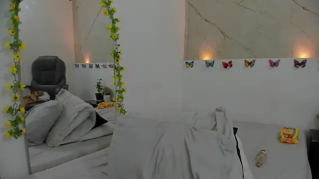 esmeralda_jenn11's Live XXX Chat