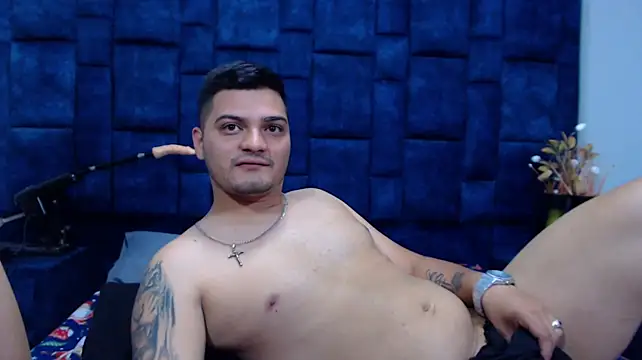 GroupNoLimits' Webcam Show