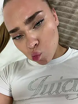 Chat XXX en directo de MonicaWestt