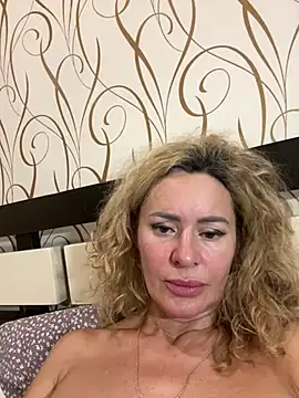 Tania201243 Live XXX-Chat