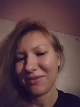 August_Shine's Live XXX Chat