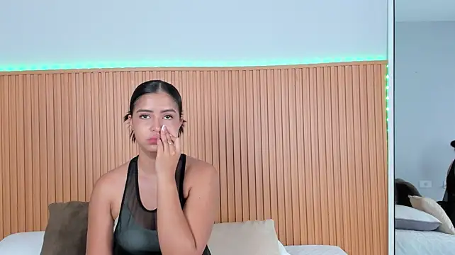 Nathaly903 Adlı Modelin Canlı XXX Sohbeti