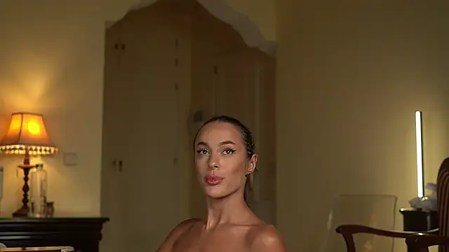 Katyerave Adlı Modelin Canlı XXX Sohbeti