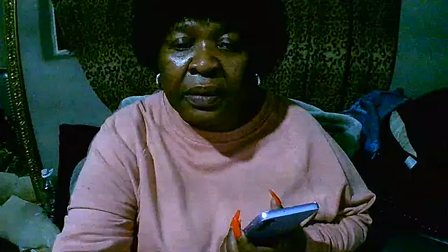 Ebony_Cougar XXX чат на живо