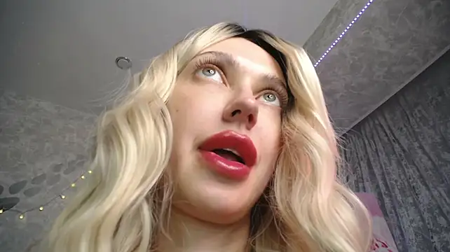 NickyAdamidi's Live XXX Chat