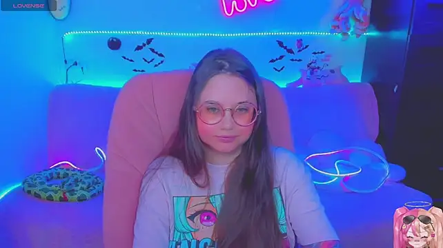 Lolisuccub Adlı Modelin Canlı XXX Sohbeti