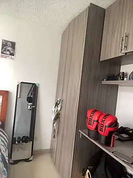 Chatroom XXX en direct de Taylor_DiamondBoy