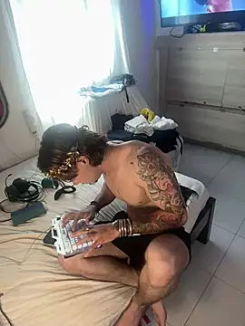 Chat +18 de AngelLatinBoy ao vivo