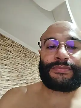 צ'אט XXX בשידור חי של Luke__09