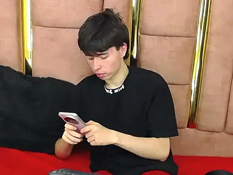 MICHAEL_HONEY XXX чат на живо