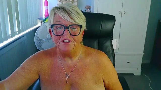 BridgetBlueEyes' Live XXX Chat
