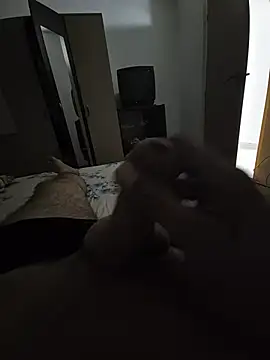 GoldenBoyzz99 Show in webcam
