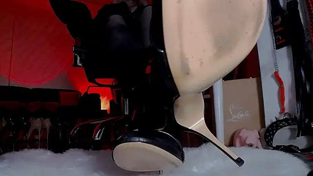 FinDomGod Chat XXX in diretta