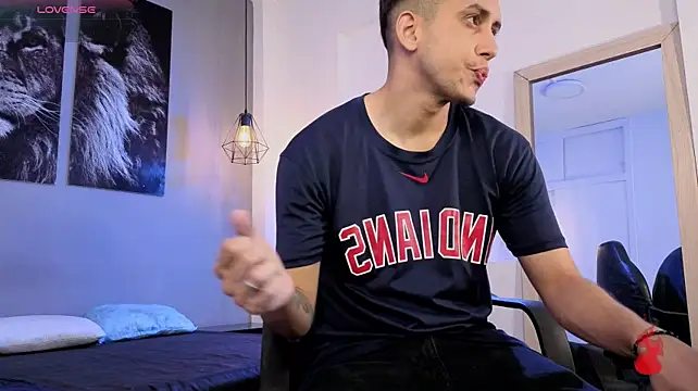 צ'אט XXX בשידור חי של Zack_isback