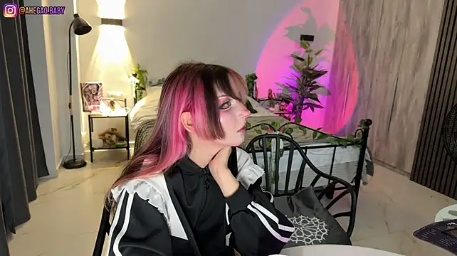 h3ntai_baby Adlı Modelin Canlı XXX Sohbeti