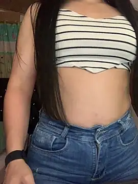 Estefani_32 – Naživo XXX chat