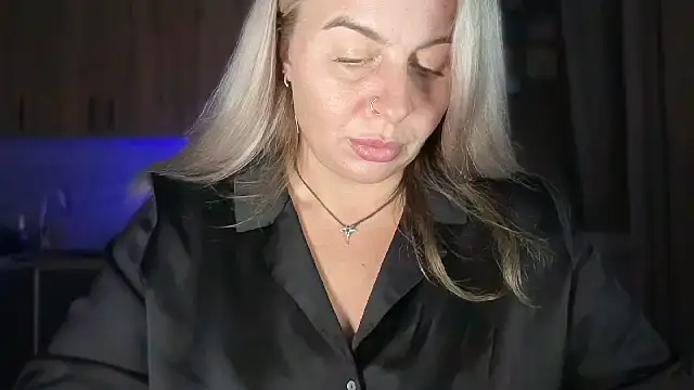 XXX chat uživo modela Lisorine