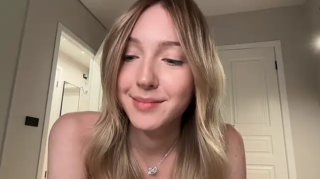 Kattie_Petite Chat XXX in diretta