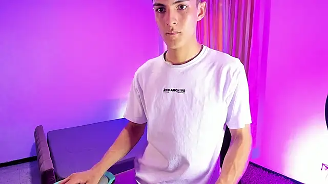 Show modela Matiius18 na web-kameri
