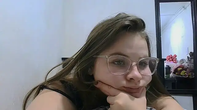 XXX chat uživo modela HellenMiyer1111
