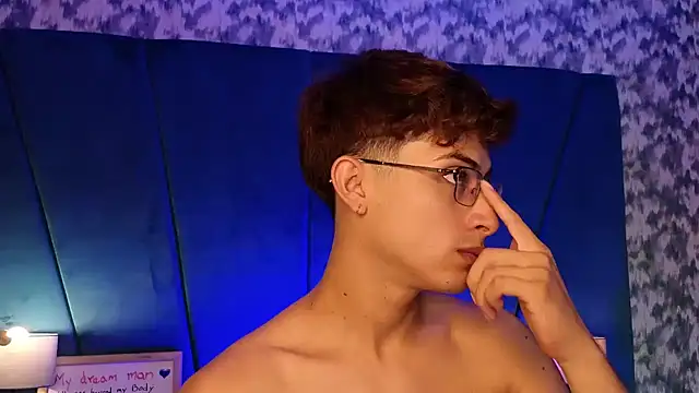 Aaron_Eze 即時 XXX 聊天