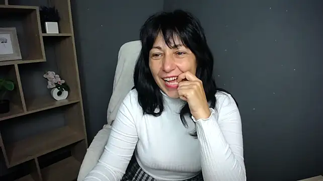 LiluGrants Chat XXX in diretta