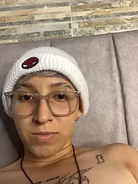 Mikeking14 Adlı Modelin Canlı XXX Sohbeti
