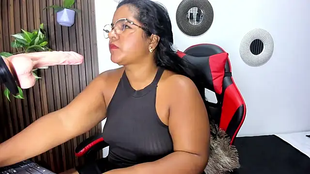 Slutty_Vicky Adlı Modelin Canlı XXX Sohbeti