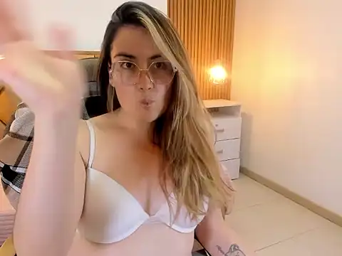 MiaAmadorVS Adlı Modelin Canlı XXX Sohbeti